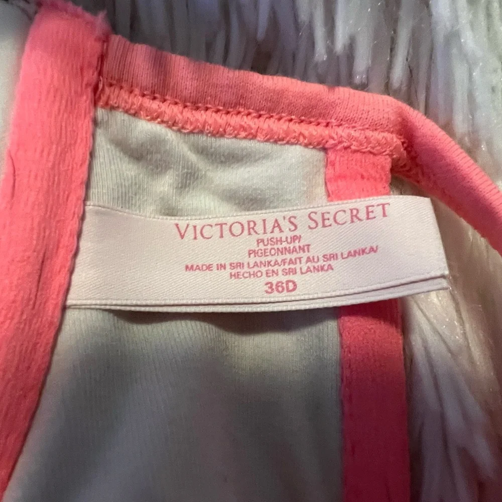 PINK Victoria Secret Bra 36D - Picture 9 of 9